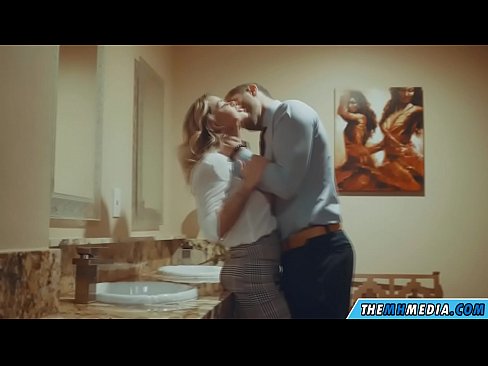 ❤️ Uma blonde obugaxayo ekuyenga endlini yangasese yomphakathi Ucansi kithi